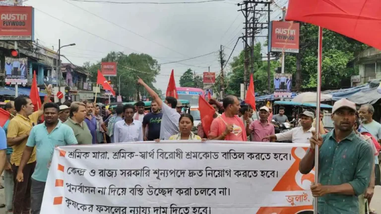 “শ্রমিকের ঘাম আর রক্তের দাম চাই”—নিয়ামতপুরে হুঙ্কার দিল সিপিএম 1 ezgif 12391714c438f7