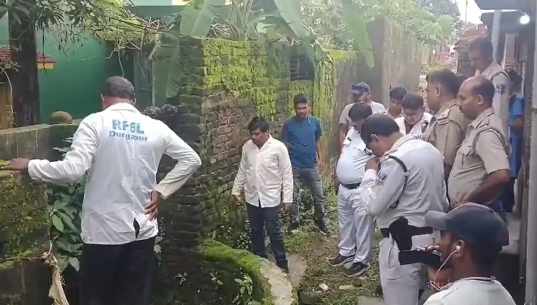 ЁЯХпя╕П рд░рд╣рд╕реНрдпрдордпреА рдореМрдд: 75 рд╡рд░реНрд╖реАрдп рдорд╣рд┐рд▓рд╛ рдХрд╛ рд╢рд╡ рдмрд░рд╛рдордж, рдмреЗрдЯрд╛ рдЧрдВрднреАрд░ рд╣рд╛рд▓рдд рдореЗрдВ рдЕрд╕реНрдкрддрд╛рд▓ рдореЗрдВ рднрд░реНрддреА, рддреАрди рдкрд╛рд▓рддреВ рдХреБрддреНрддреЗ рднреА рдореГрдд рдкрд╛рдП рдЧрдП 1 ezgif 2959154b05f42b