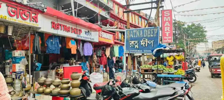 বরাকরে ধর্মঘট নয়, বরং বৃষ্টির দাপট! বাজার খোলা, বাস চললো 1 ezgif 4c07cb60828aba