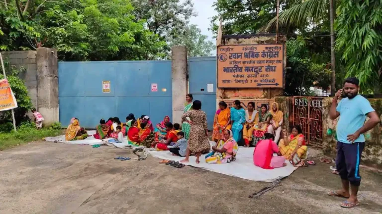 “চাকরি চাই, বঞ্চনা নয়”—চিনাকুড়িতে ফের জ্বলল আন্দোলনের আগুন 1 ezgif 68f527dca9eb10