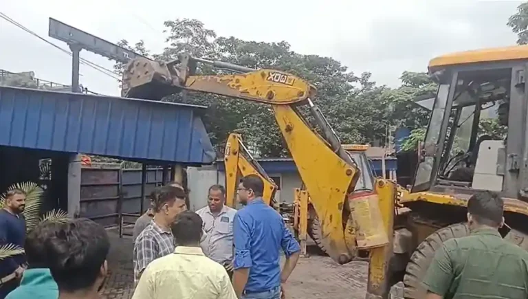 ৯৮ কোটির জরিমানা কিন্তু ভাঙা বন্ধ! সেটিং না সমঝোতা? জামুড়িয়ার কারখানা ইস্যুতে জমে উঠেছে বিতর্ক 1 ezgif 6ba4551a7b5c71