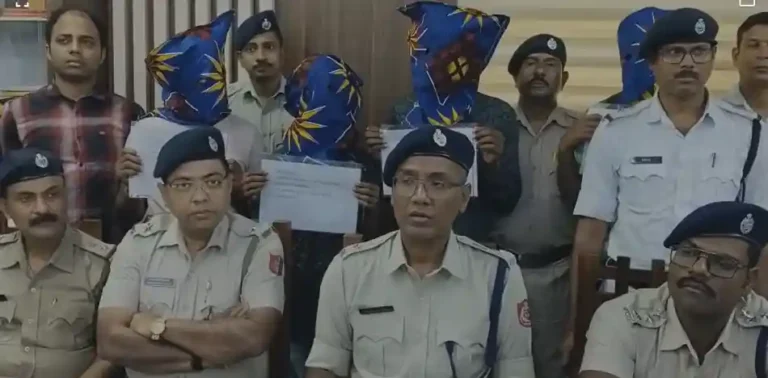 आसनसोल में 11 लाख की फिल्मी लूट का पर्दाफाश, चार गिरफ्तार! 1 ezgif 7b4638365f5c11