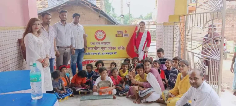 বিবেকানন্দের প্রয়াণ দিবসে শিশুদের হাতে শিক্ষার আলো 1 ezgif 8bbb48cd2c36fd 1
