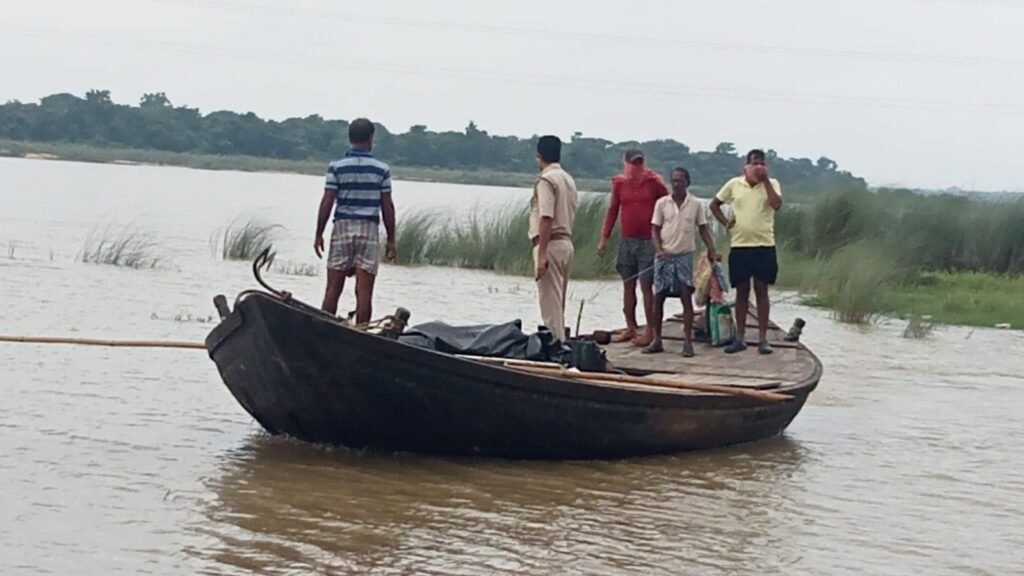 लापता गृहिणी की लाश दामोदर नदी से बरामद, घटना को लेकर गहराया रहस्य 2 2 3