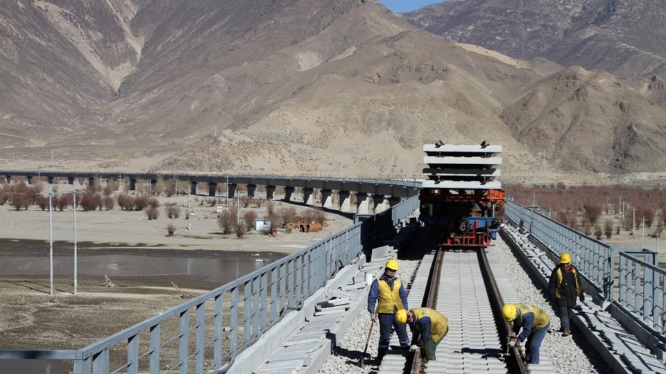 तिब्बत में बांध की आड़ में 'वॉटर बम' बना रहा चीन, भारत के लिए चिंता का सबब; एक्शन में सरकार 2 3 9