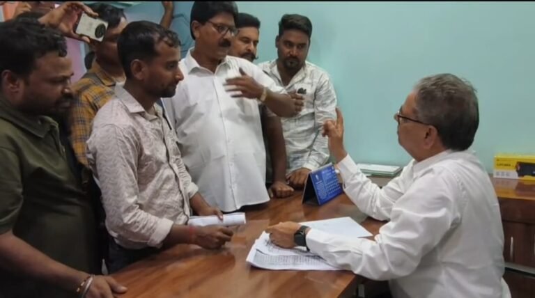 दुर्गापुर में SBSTC कर्मचारियों का बवाल, 9 सूत्री मांगों को लेकर घेराव 1 43afba62 0afa 424e 90e1 6505aa5d0fdc