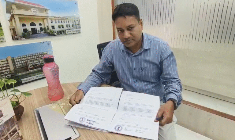 आसनसोल में एटीएम फ्रॉड अलर्ट! मदद के नाम पर कर्मचारी से खेला गया धोखा 1 Screenshot 2025 08 29 203051