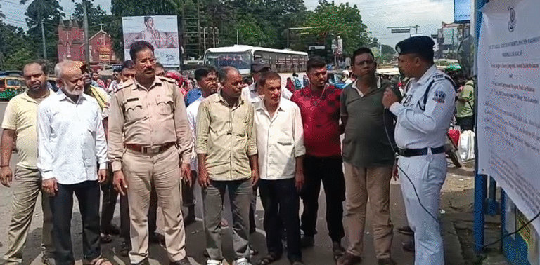 आसनसोल में ट्रैफिक पुलिस का बड़ा अभियान: बच्चों और चालकों को दी गई खास सीख 1 Screenshot 2025 08 30 141336