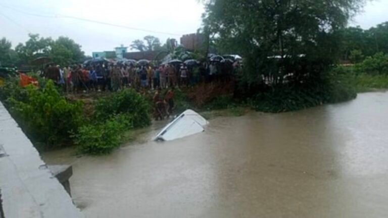 यूपी में बड़ा हादसा: नहर में गिरी श्रद्धालुओं से भरी बोलेरो, 11 की मौत… मृतकों में नौ लोग एक ही परिवार के 1 Screenshot 20250803 123034 1