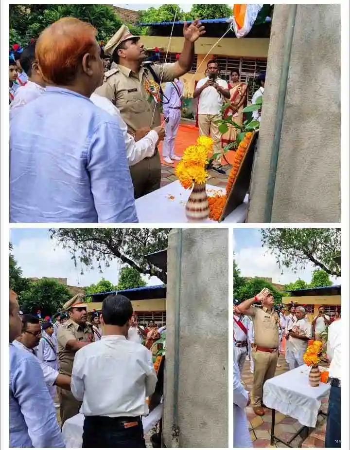 বরাকর স্বাধীনতা দিবসে তেরঙ্গার আবেগ, দেশপ্রেমে ভাসল শহর 1 ezgif 1bc09ab9ca6498