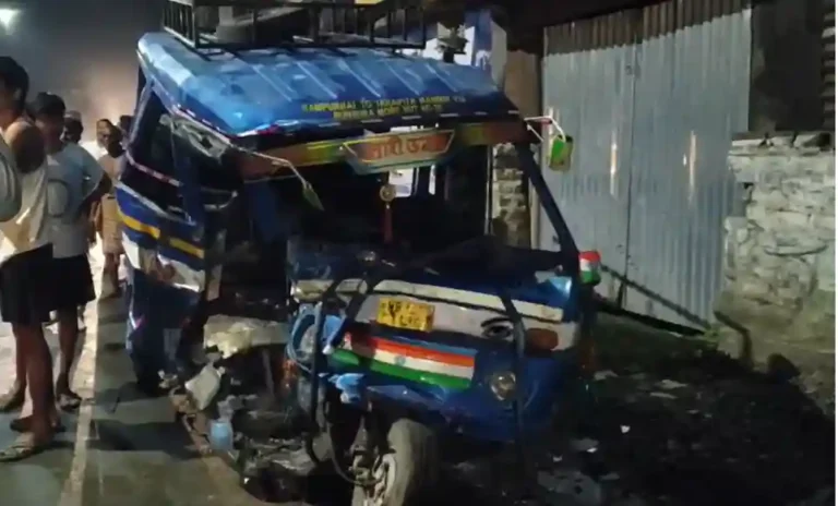 🙏 কালীমায়ের দর্শনে পথে প্রাণের ঝুঁকি! তারাপীঠযাত্রীদের রক্তাক্ত যাত্রা 1 ezgif 1dd4d5656c107b