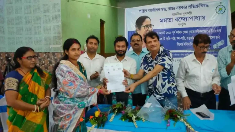 ЁЯМ╛ ржжржХрзНрж╖рж┐ржгржмржЩрзНржЧ ржЬрзБржбрж╝рзЗ ржорзБржЦрзНржпржоржирзНрждрзНрж░рзАрж░ ржкрж╛ржЯрзНржЯрж╛ ржмрж┐рждрж░ржг, ржкрзНрж░рж╢рж╛рж╕ржирж┐ржХ ржЙржирзНржиржпрж╝ржирзЗрж░ ржорж╣рж╛ржпржЬрзНржЮ 1 ezgif 23890915003900