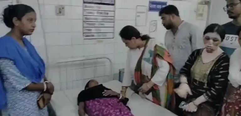 দুর্গাপুরে বিজেপি নেতার বাড়িতে হামলা, গুরুতর আহত মা 1 ezgif 249bf80220670b