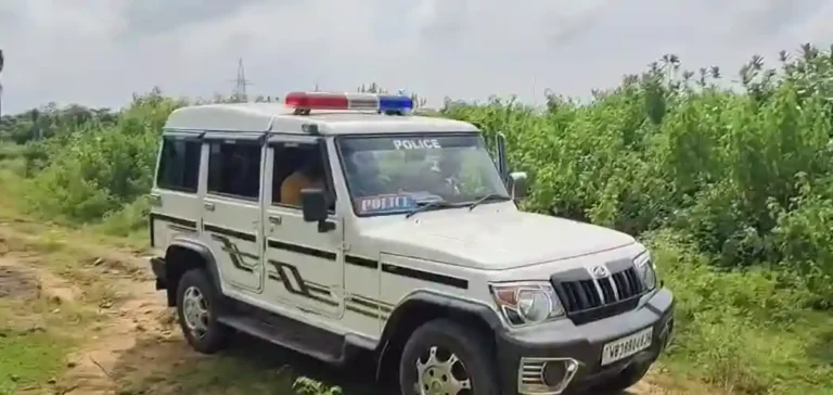 डामरा के जंगल में युवती का शव मिलने से हड़कंप, हत्या या प्रेम प्रसंग? 1 ezgif 2af21b16110ae2