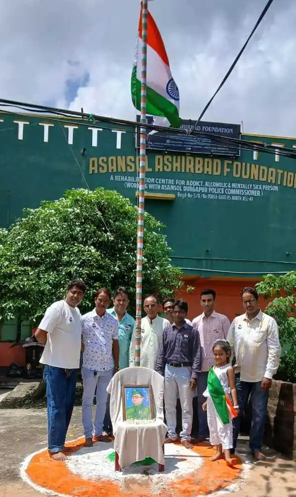 আশীর্বাদ ফাউন্ডেশনে জাতীয় পতাকা উত্তোলনে সিটি টুডে’র প্রধান সম্পাদক 1 ezgif 358d97da2c35cf