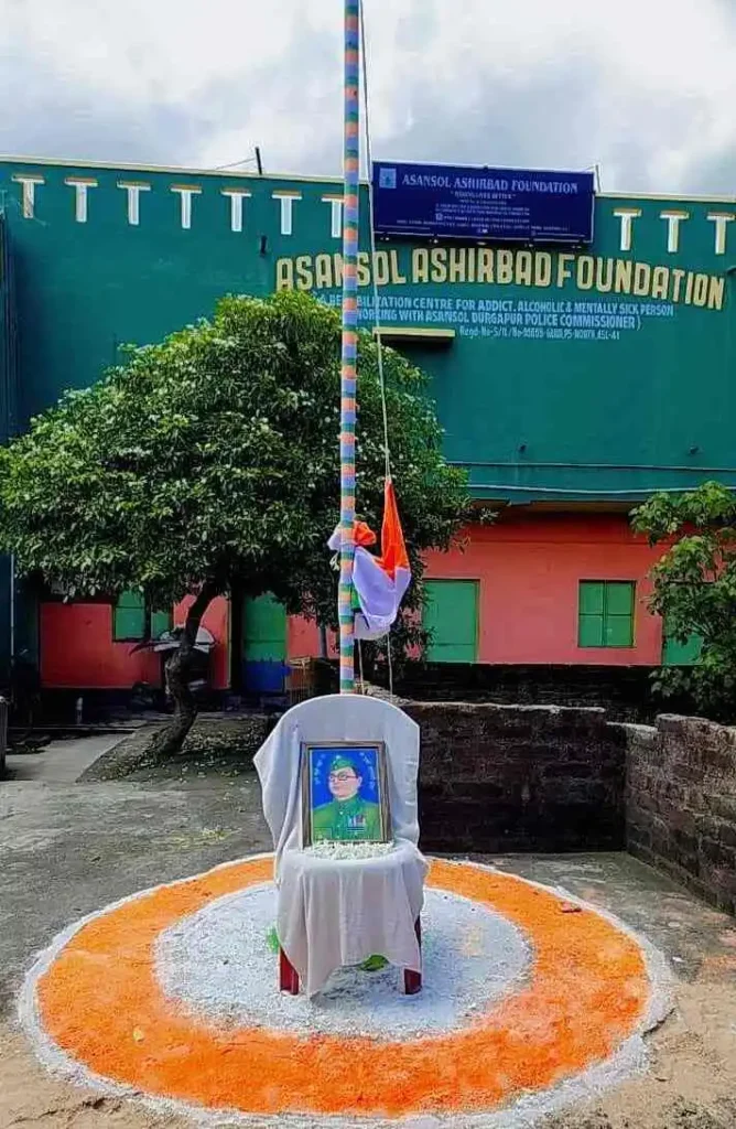আশীর্বাদ ফাউন্ডেশনে জাতীয় পতাকা উত্তোলনে সিটি টুডে’র প্রধান সম্পাদক 2 ezgif 3a41bc42e9996d