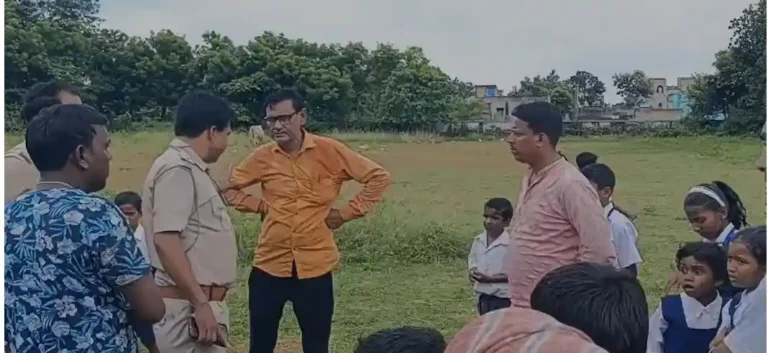 পরীক্ষার মাঝে চাঞ্চল্যকর ঘটনা, ২৫ ছাত্র অসুস্থ, অভিযুক্ত প্রধান শিক্ষক 1 ezgif 4bd7f44f13f8c9