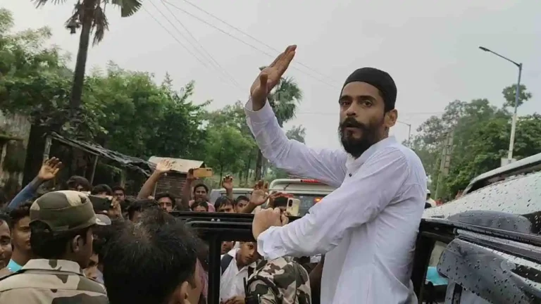 নওসাদ সিদ্দিকির প্রশাসনকে হুঁশিয়ারি, গ্রেফতার না হলে রাজপথে নামবে ISF 1 ezgif 58fe26b352c64f