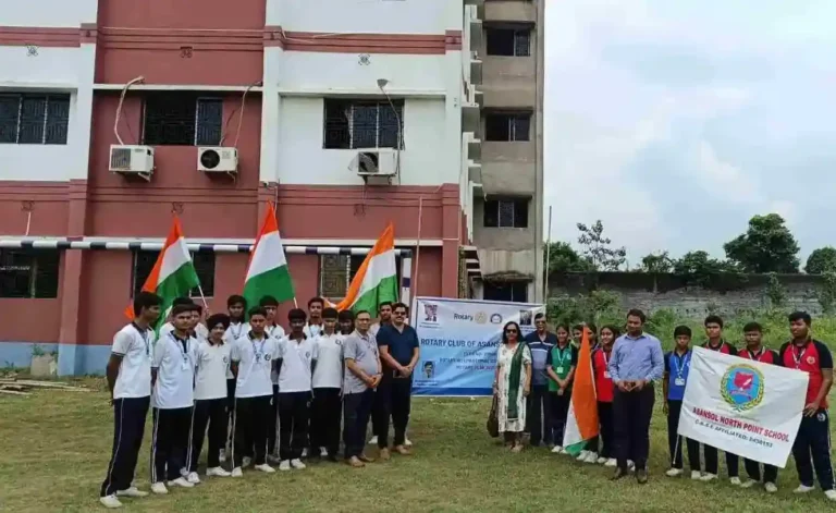 आसनसोल नॉर्थ प्वाइंट स्कूल में गूंजा संदेश—‘साफ देश, स्वाभिमान देश’ 1 ezgif 5b6e966aa638f0