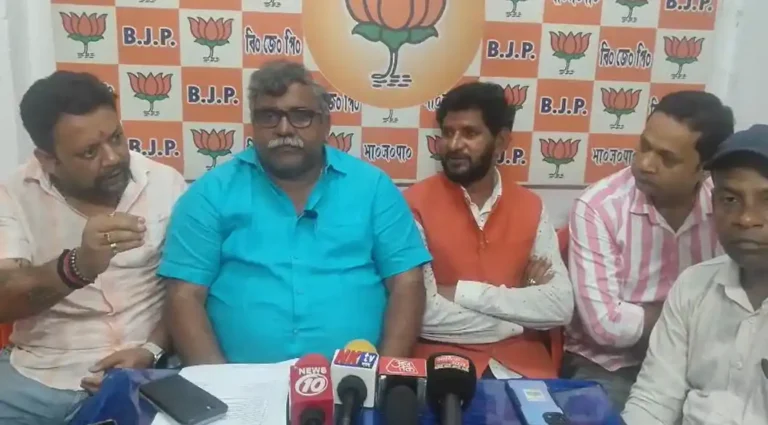 ‘নির্বাচিত প্রতিনিধি নয়, ইঞ্জিনিয়াররা চালাচ্ছেন নগর নিগম’ – অভিযোগ জিতেন্দ্র তিওয়ারির 1 ezgif 6b4f365d85725a