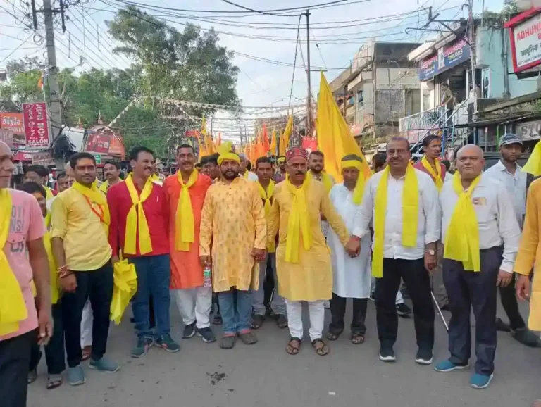 बराकर में जन्माष्टमी पर भगवान कृष्ण की भव्य झांकी, गूंजे जयकारे 1 ezgif 75f5980bb9ad97