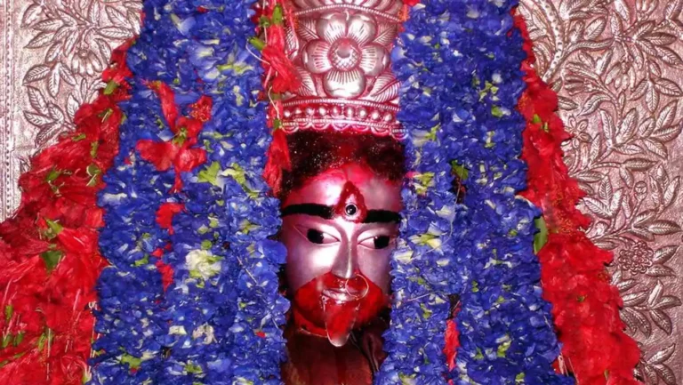 🌑 কৌশিকী অমাবস্যায় ভক্তদের ঢল, তারাপীঠে আধ্যাত্মিক আবহে মাতোয়ারা জনস্রোত 1 ezgif 82ca67b3f0ad92