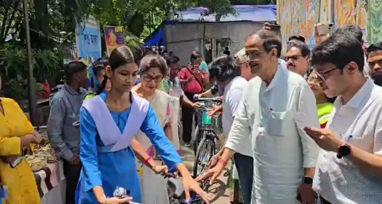 ezgif 82cca77f402384