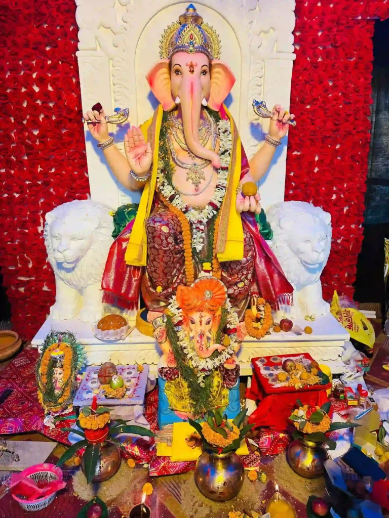 पद्दू तालाब में भव्य गणेश पूजा, भक्तों की भीड़ से गूंजा आसनसोल 2 ezgif 8791e0e750c845
