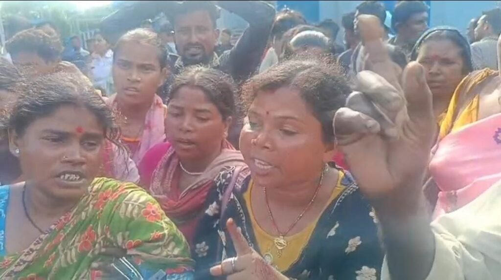 जिला अस्पताल में छात्र की मौत, डॉक्टर पर लापरवाही का आरोप, हंगामा 2 jila hospital1