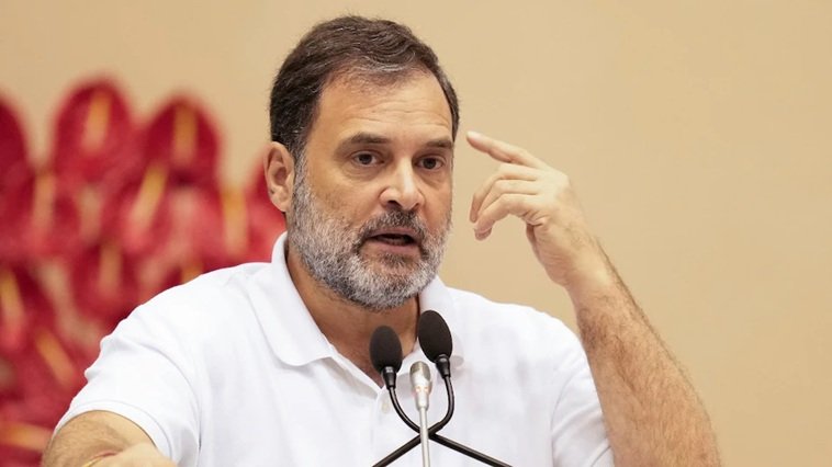 राहुल गांधी पर सुप्रीम कोर्ट की सख्त टिप्पणी, 'आपको कैसे पता चीन ने जमीन हड़प ली, आप सच्चे भारतीय होते तो ऐसा नहीं कहते' 1 राहुल गांधी