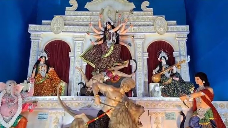 बंगाल का एक ऐसा दुर्गापूजा पंडाल, जहां डोनाल्ड ट्रंप को दिखाया 'असुर' 1 1 28