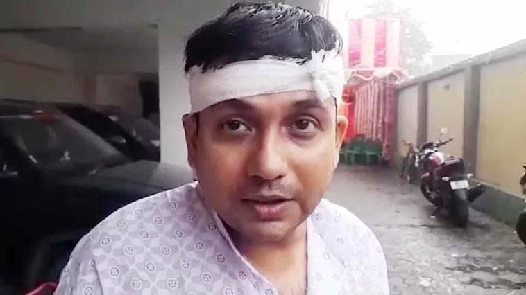 दुर्गा पूजा के दौरान हावड़ा में खुफिया पुलिस अधिकारी की सरेआम पिटाई, घटना CCTV में कैद 1 10 11