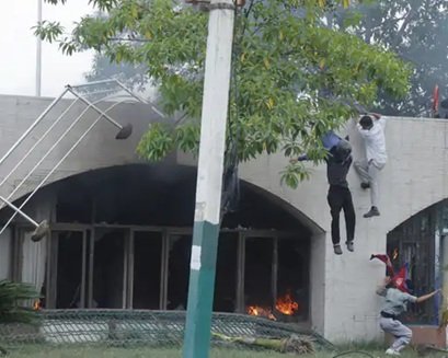 Gen-Z revolution: नेपाल के संसद में घुसे प्रदर्शनकारी, तोड़फोड़-आगजनी, सेना की फायरिंग में 16 की मौत 3 11 1