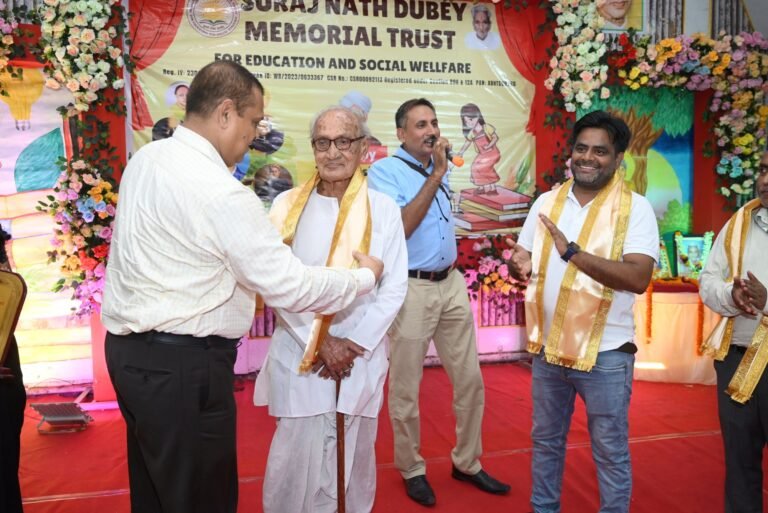 एसएन दुबे मेमोरियल ट्रस्ट के भव्य शिक्षक दिवस समारोह में मेधा को मिला सम्मान 1 3 6