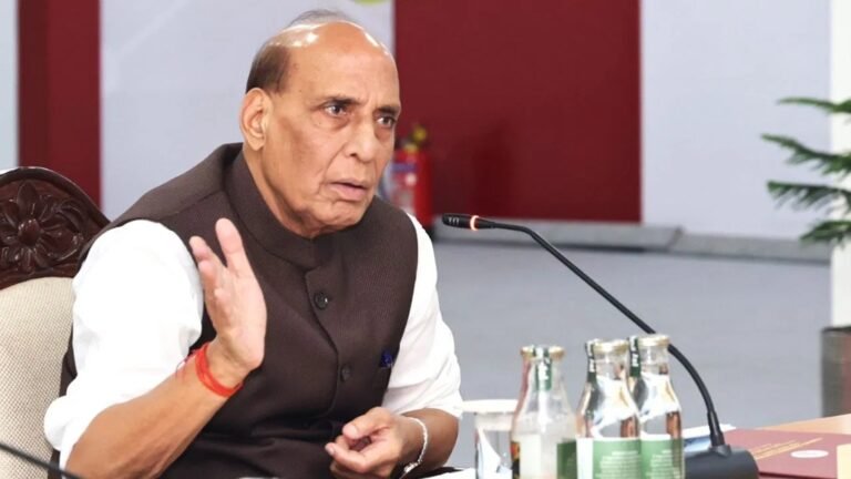 कमांडर्स कॉन्फ्रेंस में बोले राजनाथ सिंह- 'नए तरह के खतरों से निपटने के लिए तैयार रहें सेना' 1 4 13