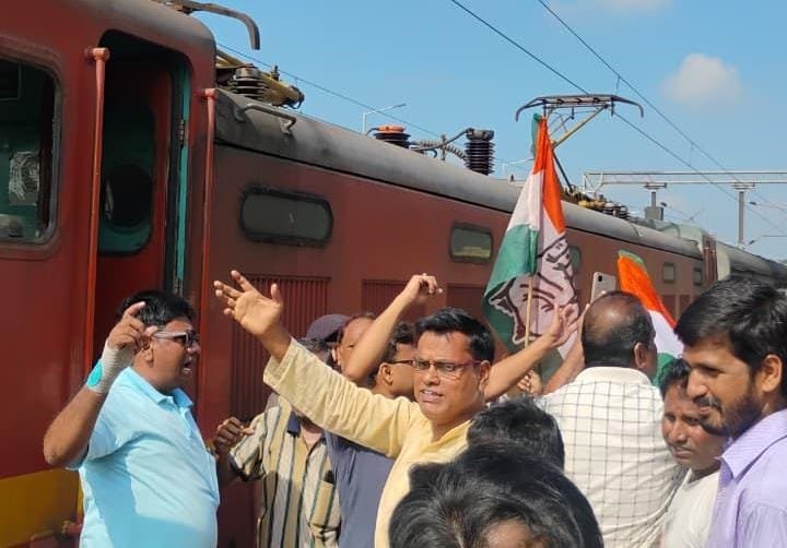 कुल्टी में धनबाद-पटना इंटरसिटी का ठहराव शुरू, स्थानीयों में खुशी की लहर 1 63f63f65 6470 4b94 8e29 101109ac30e5