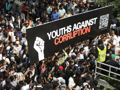 Gen-Z revolution: नेपाल के संसद में घुसे प्रदर्शनकारी, तोड़फोड़-आगजनी, सेना की फायरिंग में 16 की मौत 4 9 3