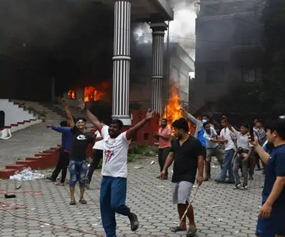 नेपाल में तख्तापलट... बगावत की आग में सब स्वाहा 1 9 4