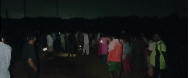 बर्नपुर में दर्दनाक हादसा: ट्रेलर की चपेट में युवक की मौत, सड़क पर हंगामा 1 Screenshot 2025 09 17 102840