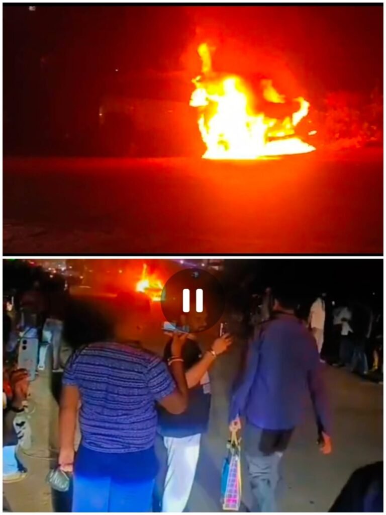 ন্যাশনাল হাইওয়েতে আগুনে ভস্মীভূত ব্রেজা, অল্পের জন্য বাঁচলেন তিন যাত্রী 1 WhatsApp Image 2025 09 02 at 9.43.57 PM