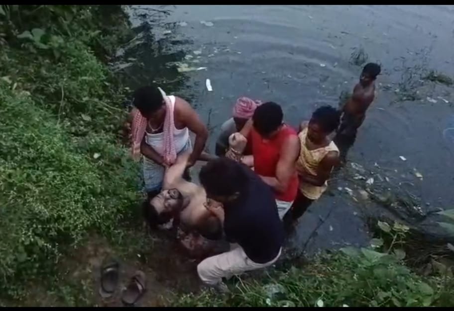दोस्तों के साथ नहाते समय तालाब में डूबकर युवक की मौत 2 WhatsApp Image 2025 09 10 at 10.34.14 PM 1