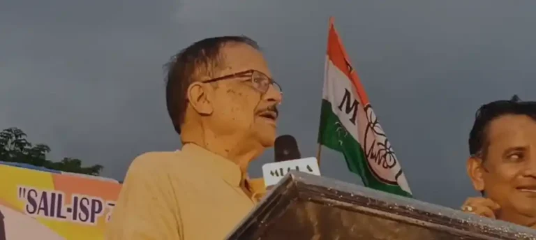 বার্নপুরে সিন্ডিকেট রাজ অভিযোগে তৃণমূলের পাল্টা সভা, মঞ্চে মালয় ঘটক 1 ezgif 2fef2ceb06ac8e