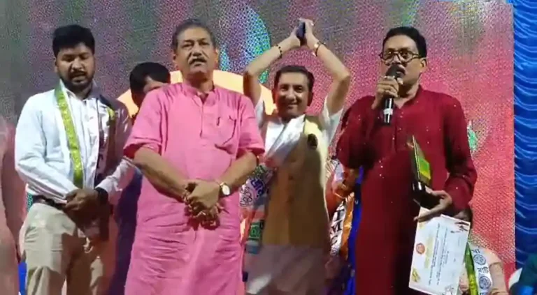 आसनसोल बोरो-6 में दुर्गा पूजा समितियां सम्मानित, पूरे शहर तक मांग उठी 1 ezgif 3606519205ad20