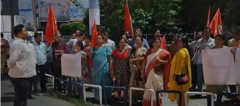 “বাংলার আত্মাকে আঘাত করছে শাসকদল”—রবীন্দ্রনাথ ইস্যুতে বামফ্রন্টের সরব 1 ezgif 488ff455215e68