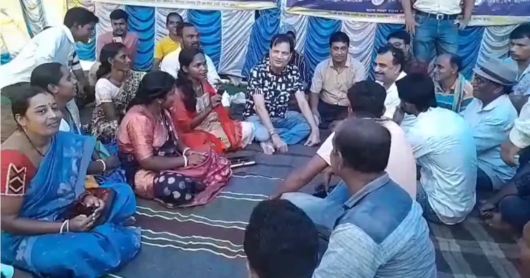 স্থানীয়দের সমস্যার পাশে বিধায়ক, প্রশাসনের আশ্বাসে খুশি গ্রামবাসী 1 ezgif 4f2cec443235b3