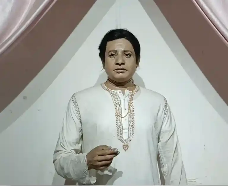 उत्तम कुमार की अमर यादें: मोम शिल्प संग्रहालय में हुआ विशेष आयोजन 1 ezgif 507e0b93af8828