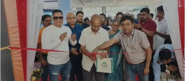 দুর্গাপূজার আগে আসানসোলে ভি-মার্টের ধামাকা! সেন্ট্রাল মলে জমকালো উদ্বোধন 1 ezgif 5387ea5bd1f5c7