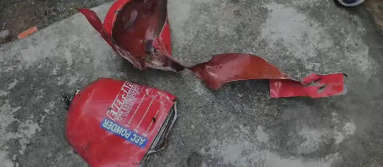 দুর্গাপুরে বিকট বিস্ফোরণে আতঙ্ক, হাসপাতলে ভর্তি যুবক, পাড়া ক্ষুব্ধ 1 ezgif 552c96603b0a34