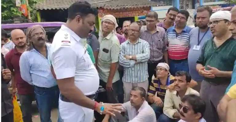 🚨 দুর্গাপুর স্টিল প্ল্যান্টে মনোনয়ন ঘিরে ধুন্ধুমার, কংগ্রেস-তৃণমূল সংঘর্ষ 1 ezgif 68f14f13105dc1