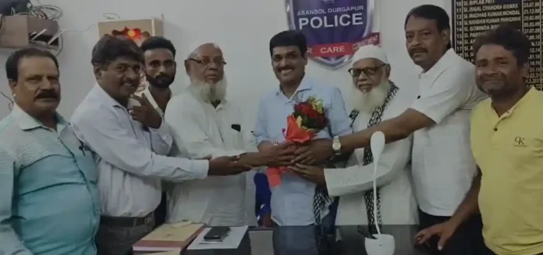 জনতার আস্থা ফেরাল নিয়ামতপুর ফাঁড়ি পুলিশ, এলাকায় ফিরল শান্তির বার্তা 1 ezgif 6ed67a2dc74522